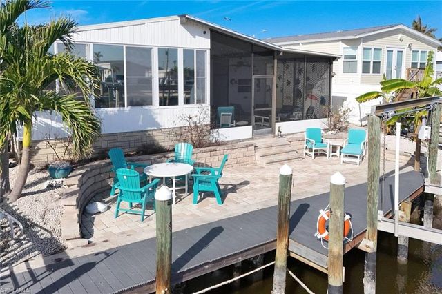 3070 Harpoon LN, St. James City, FL 33956