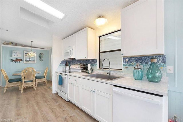 3070 Harpoon LN, St. James City, FL 33956