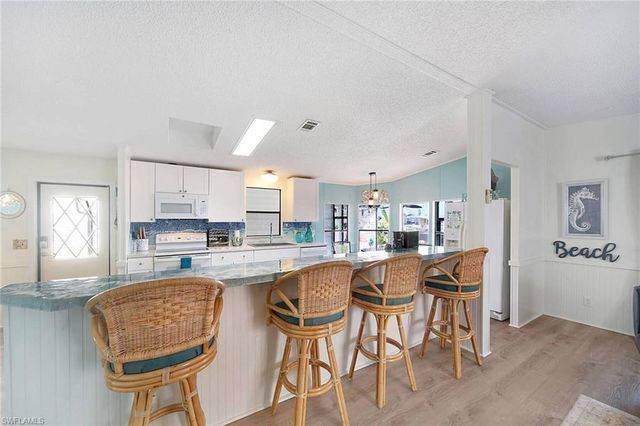 3070 Harpoon LN, St. James City, FL 33956