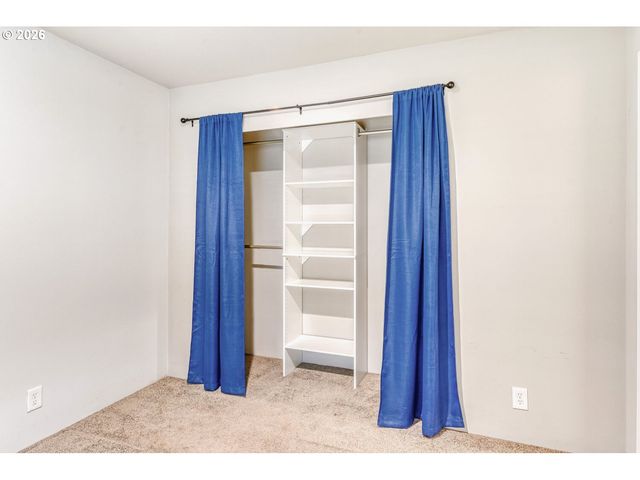 4264 Se 122ND Ave 13, Portland, OR 97236