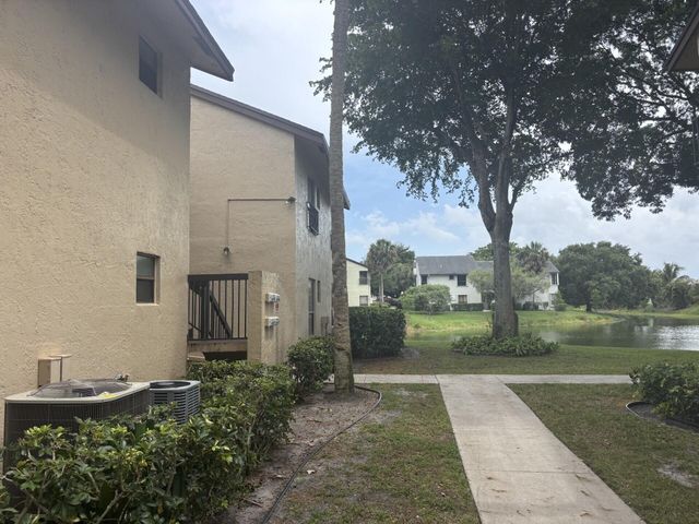 3751 COCOPLUM Circle 3564, Coconut Creek, FL 33063