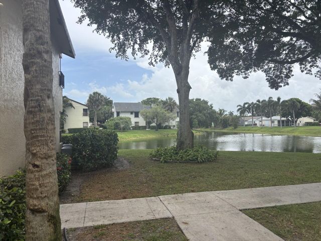 3751 COCOPLUM Circle 3564, Coconut Creek, FL 33063