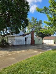 6825 Glacier Drive, Riverside, CA 92506