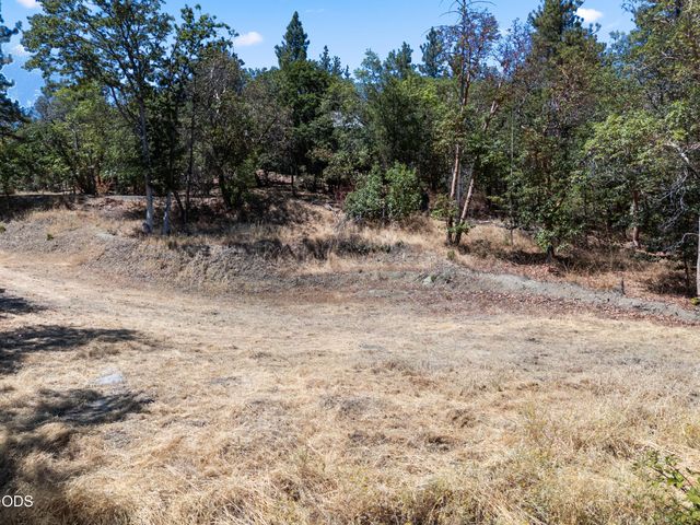 4183 Camino Viejo Road, Medford, OR 97501