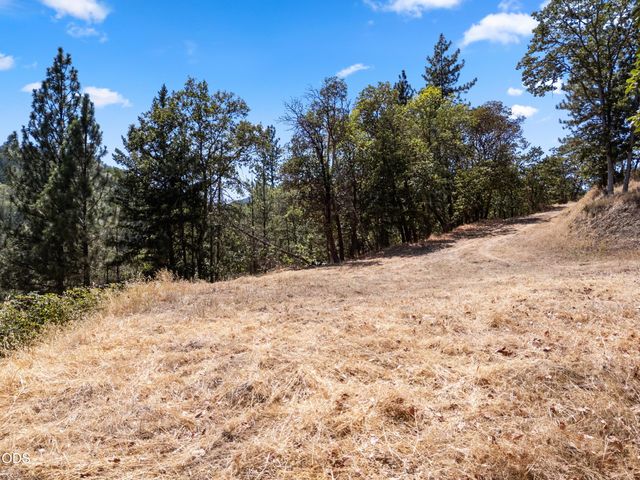 4183 Camino Viejo Road, Medford, OR 97501