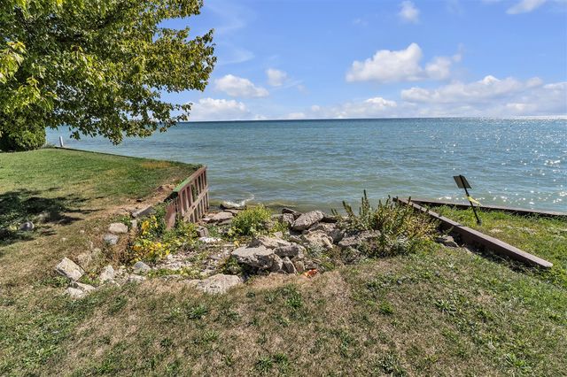 37252 Jefferson Avenue, Harrison Twp, MI 48045