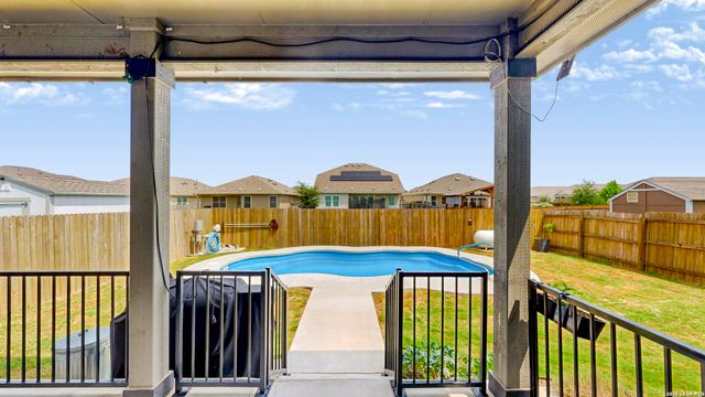 2704 Nueva Cordova, Seguin, TX 78155