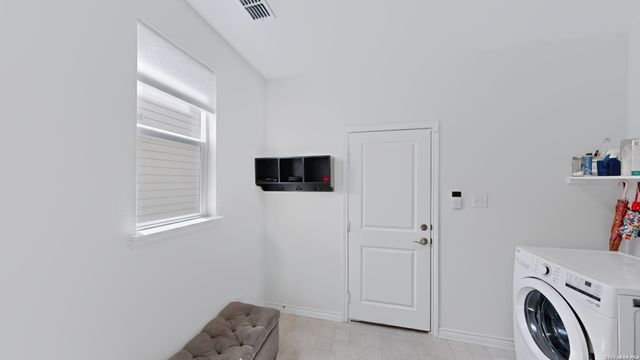 2704 Nueva Cordova, Seguin, TX 78155