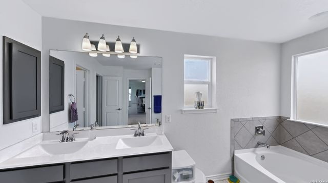 2704 Nueva Cordova, Seguin, TX 78155
