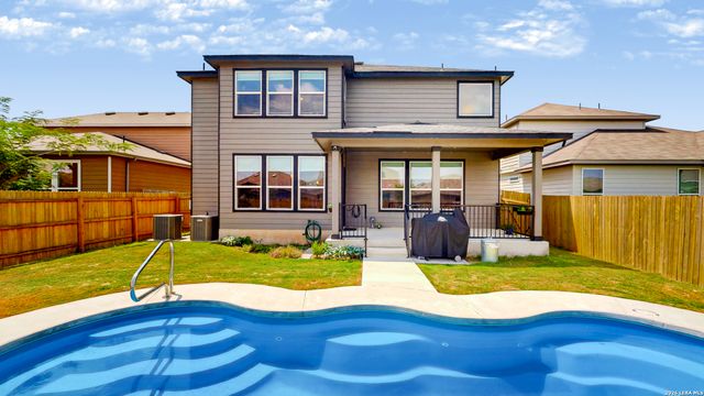 2704 Nueva Cordova, Seguin, TX 78155