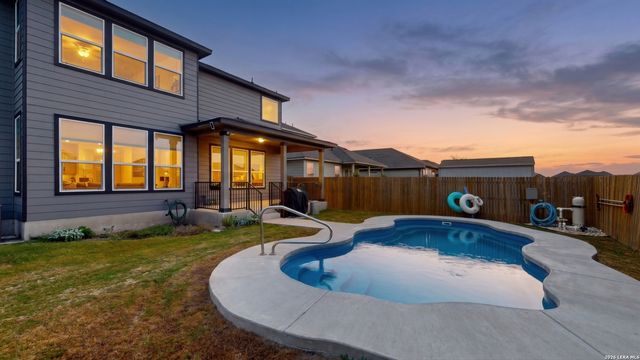 2704 Nueva Cordova, Seguin, TX 78155