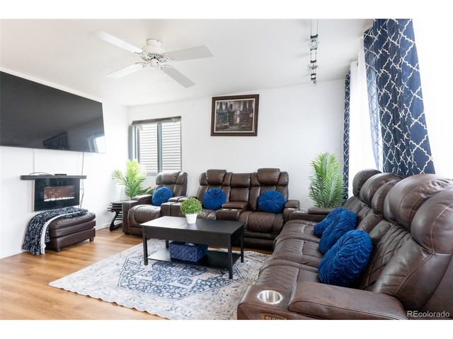 19542 E 19th Pl, Aurora, CO 80011