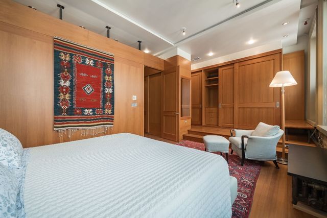 56 E 11th St Apt 8, New York City, NY 10003