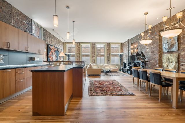 56 E 11th St Apt 8, New York City, NY 10003