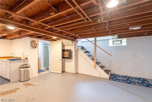 1524 Hollywood Street NE, Warren, OH 44483