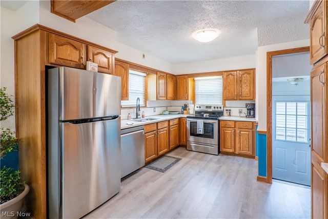 1524 Hollywood Street NE, Warren, OH 44483