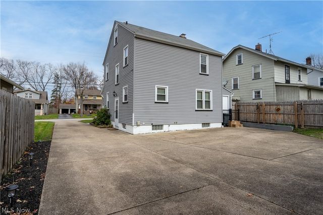 1524 Hollywood Street NE, Warren, OH 44483