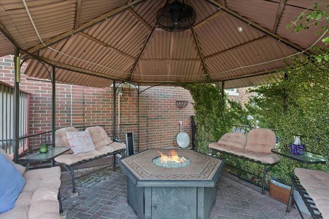 4935 N Canfield Avenue, Norridge, IL 60706