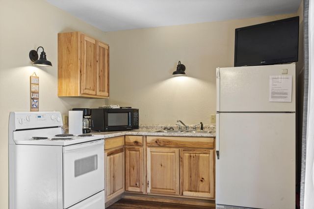 207 Bar M Lane 21, Branson West, MO 65737