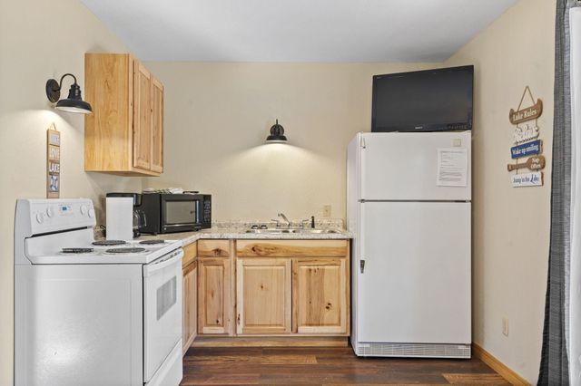 207 Bar M Lane 21, Branson West, MO 65737