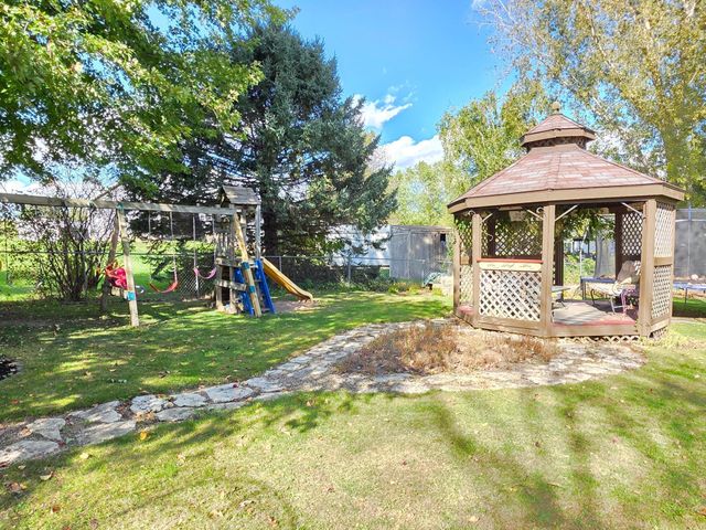 407 8th Street SW, Plainview, MN 55964