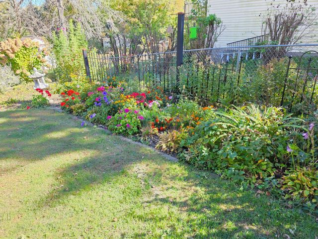 407 8th Street SW, Plainview, MN 55964