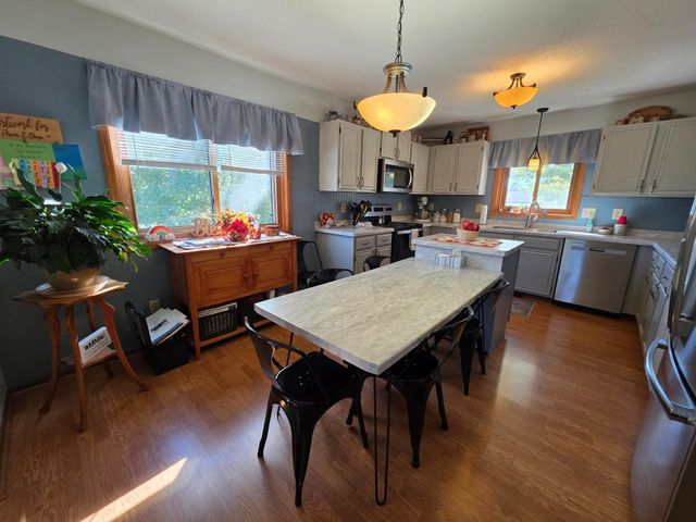 407 8th Street SW, Plainview, MN 55964