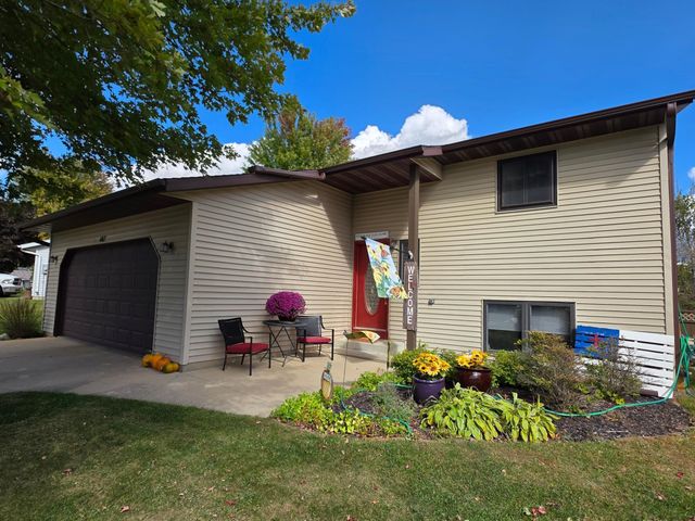 407 8th Street SW, Plainview, MN 55964