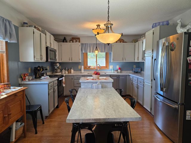 407 8th Street SW, Plainview, MN 55964