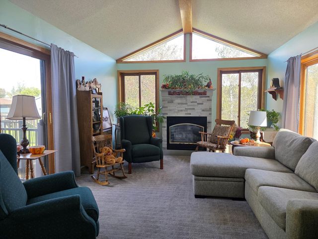 407 8th Street SW, Plainview, MN 55964