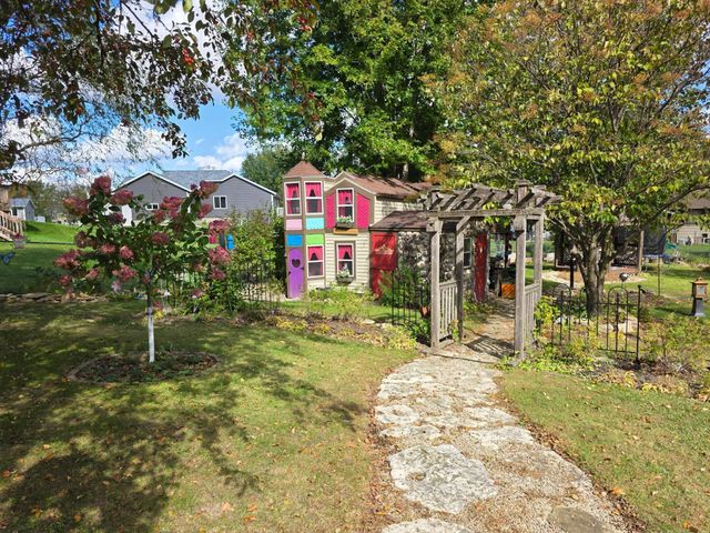 407 8th Street SW, Plainview, MN 55964