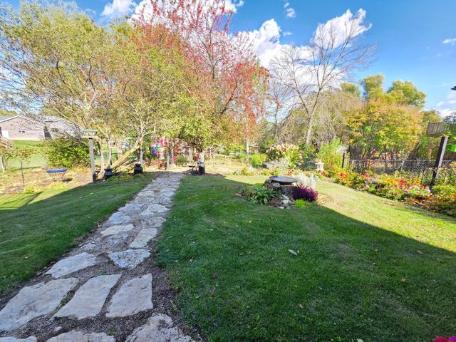 407 8th Street SW, Plainview, MN 55964