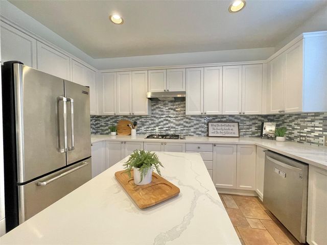11 Dalea Place, The Woodlands, TX 77382