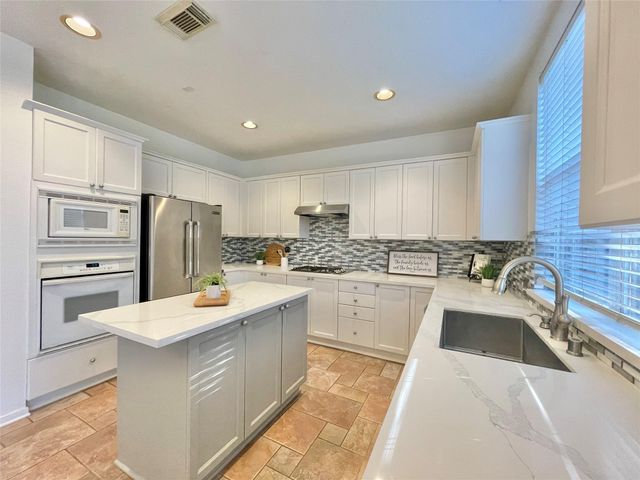 11 Dalea Place, The Woodlands, TX 77382
