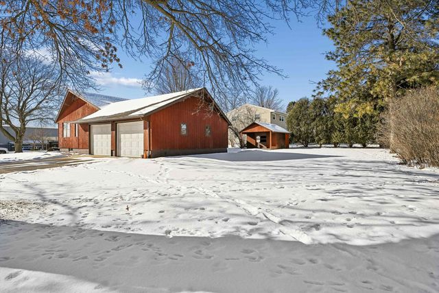 1300 SW 4th Avenue, Waverly, IA 50677