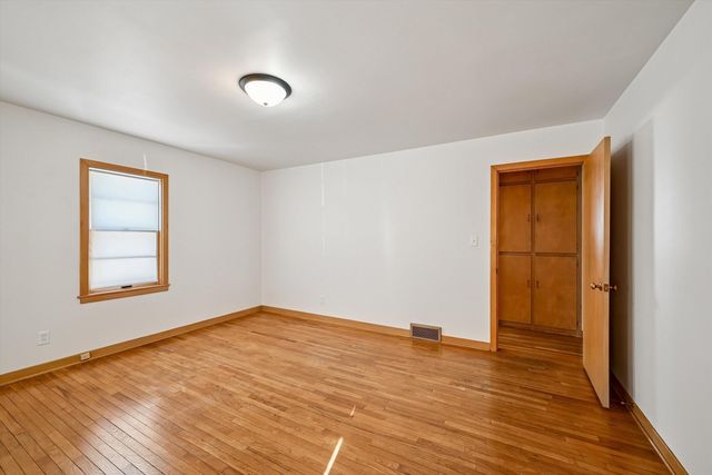 1300 SW 4th Avenue, Waverly, IA 50677