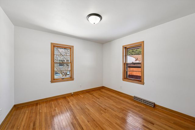 1300 SW 4th Avenue, Waverly, IA 50677