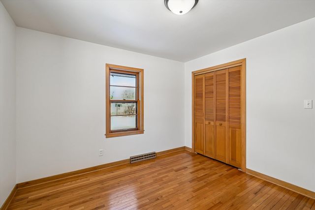 1300 SW 4th Avenue, Waverly, IA 50677