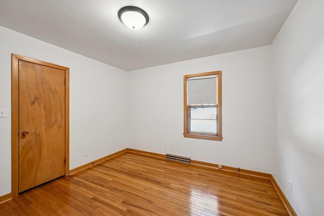 1300 SW 4th Avenue, Waverly, IA 50677