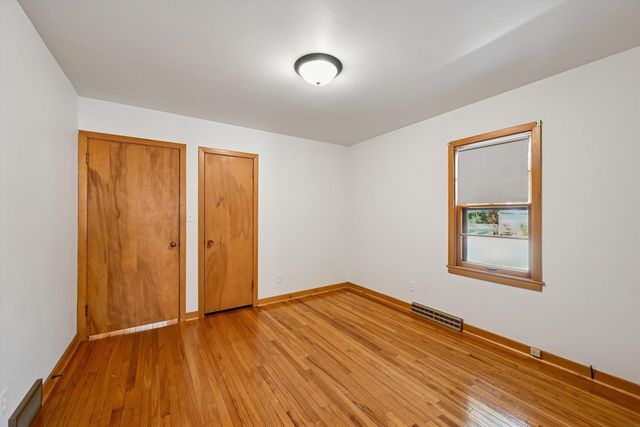 1300 SW 4th Avenue, Waverly, IA 50677