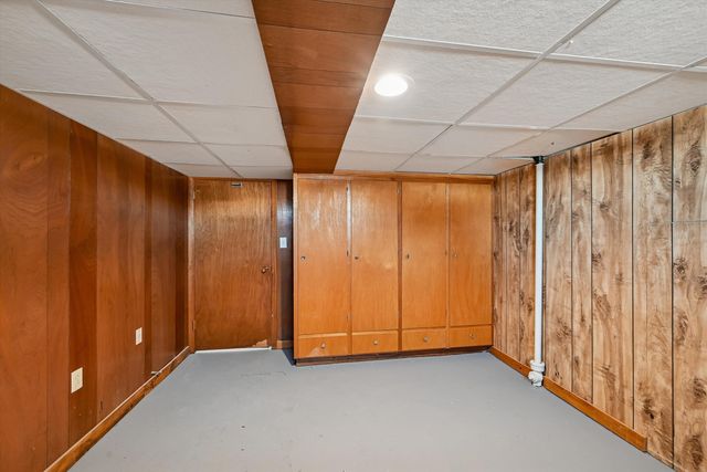 1300 SW 4th Avenue, Waverly, IA 50677