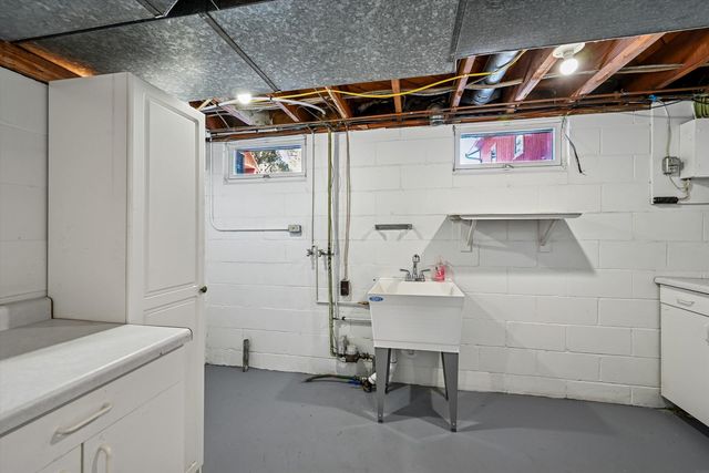 1300 SW 4th Avenue, Waverly, IA 50677