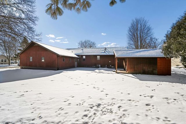 1300 SW 4th Avenue, Waverly, IA 50677