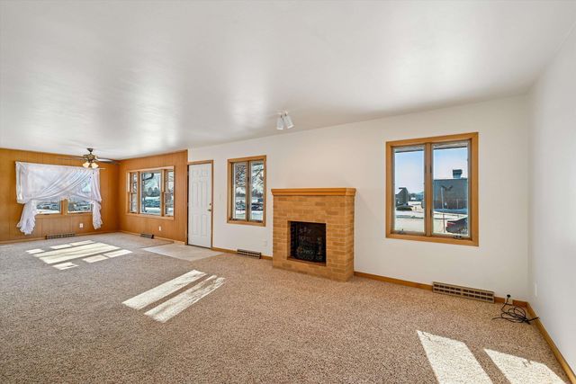 1300 SW 4th Avenue, Waverly, IA 50677