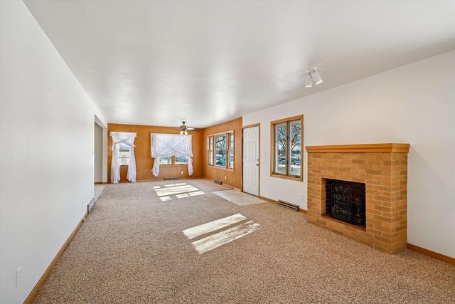 1300 SW 4th Avenue, Waverly, IA 50677