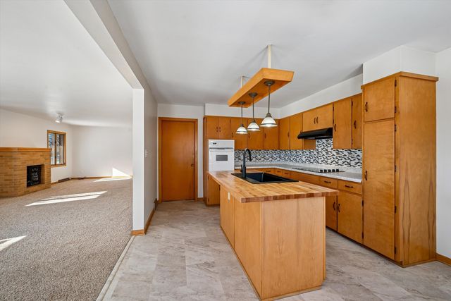 1300 SW 4th Avenue, Waverly, IA 50677