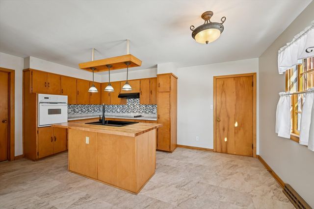 1300 SW 4th Avenue, Waverly, IA 50677