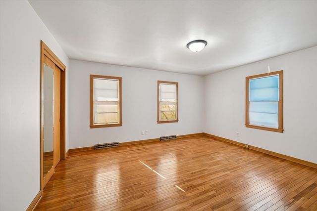 1300 SW 4th Avenue, Waverly, IA 50677