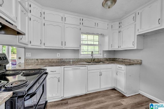 1713 SERENE CIRCLE, Center Point, AL 35215
