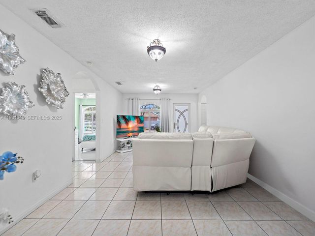 1851 NW 206th St, Miami Gardens, FL 33056